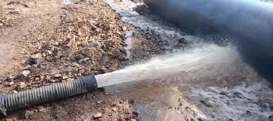 鸠江石油管道清洗自来水供水管道，由于管道在城市地下深埋距离长怎么清洗管道？_COPY_COPY